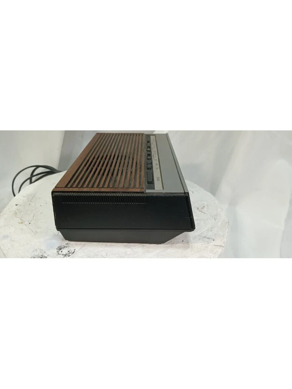 GE General Electric 7-4655A AM/FM Clock Radio Walnut Grain Vintage Tested